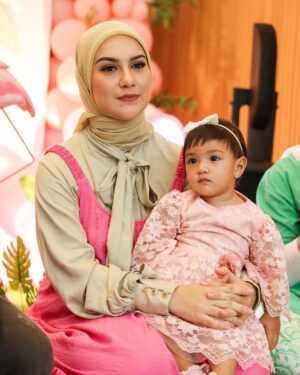 Irish Bella Instagram - Alhamdulillah, acara syukuran untuk Amala berjalan lancar .. 🥰

Walau sederhana tapi begitu khidmat karena bersama orang2 tersayang.. Terima kasih Allah diberikan Rizki yang berlimpah, Rizki sehat, kebahagiaan & dikelilingin orang2 baik. Masya Allah, sungguh kalau kita coba menghitung berapa banyak nikmat yg Allah sudah berikan, itu gak terbilang dengan angka ya? 😅

Thank jg untuk @thedesserttable.id yang sudah selalu mendekor dengan cantik 🥰❤️