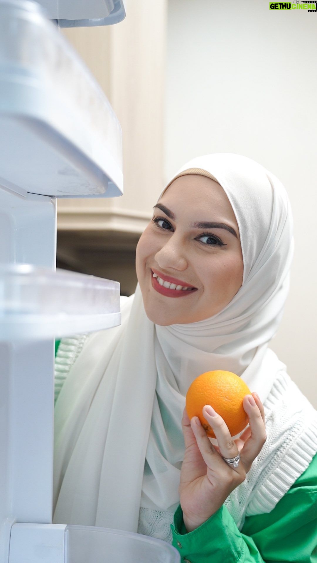 Irish Bella Instagram - Tiap bangun pagi rasanya tuh wajib banget beraktifitas sambil nyanyi biar semangat. Kalo urusan mencuci baju aku selalu pake DAIA biar semangat, karena ampuh angkat noda membandel dan wanginya fresh banget. Buruan restock DAIAnya karena ada diskon sampai 75% di @tokopedia tgl 28 Agustus 2023 jam 7 malam!