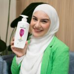 Irish Bella Instagram - Memakai hijab tentu harus tetap menjaga kesehatan dan kebersihan rambut. 💚 Aku biasa pake Pantene yang bisa atasi masalah rontok dan lepek. Special ulang tahun @tokopedia , Pantene dan produk2 dari P&G lainnya ada diskon sampe 90% dan cashback sampe 100rb loh. Cek langsung ke @tokopedia ya! 💚