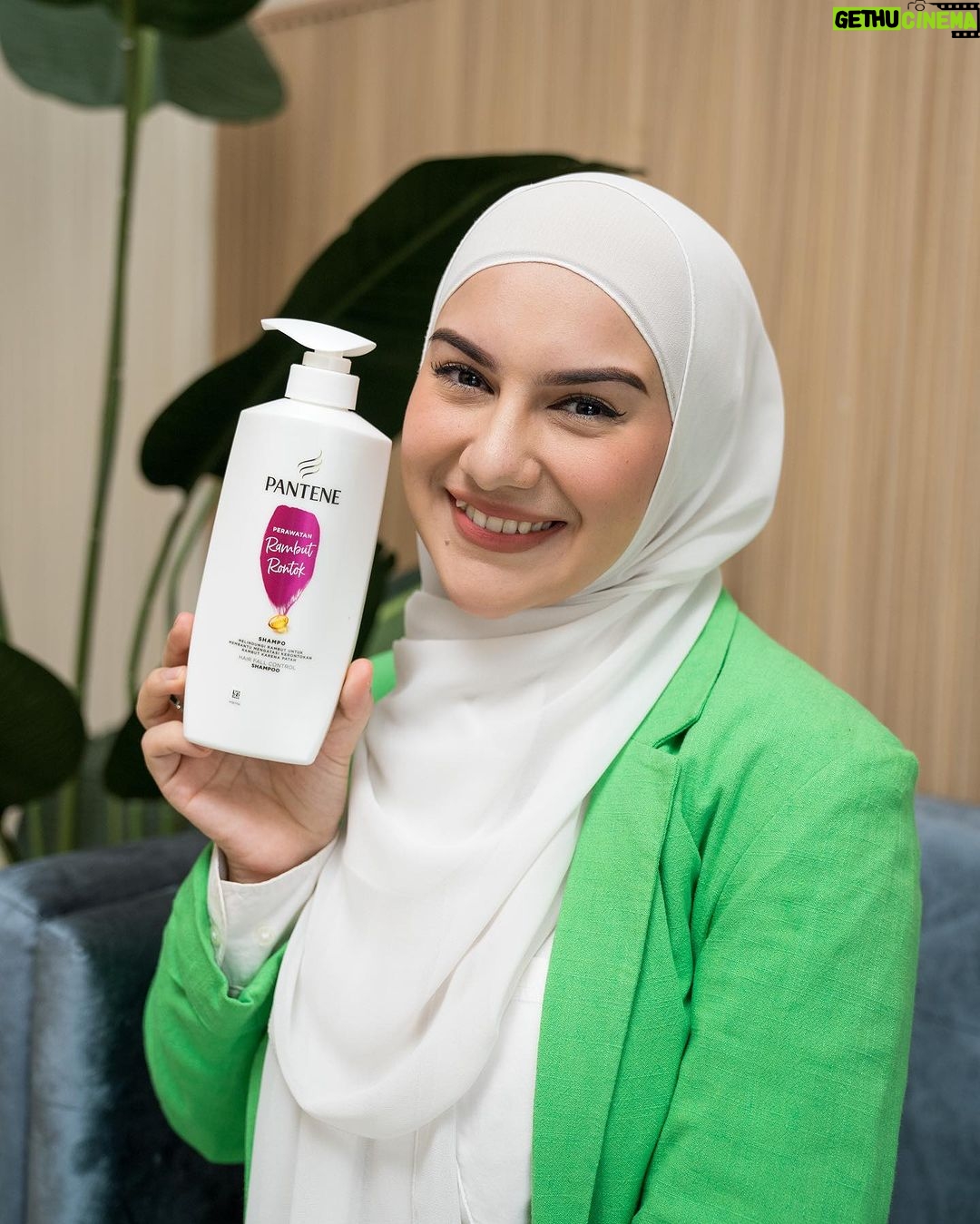 Irish Bella Instagram - Memakai hijab tentu harus tetap menjaga kesehatan dan kebersihan rambut. π Aku biasa pake Pantene yang bisa atasi masalah rontok dan lepek. Special ulang tahun @tokopedia , Pantene dan produk2 dari P&G lainnya ada diskon sampe 90% dan cashback sampe 100rb loh. Cek langsung keΒ @tokopedia ya! π