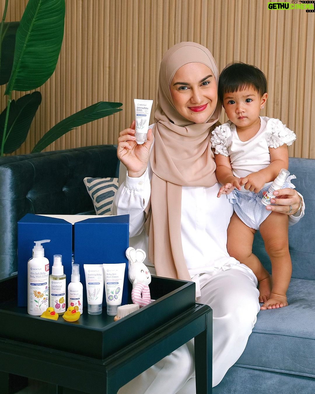 Irish Bella Instagram - BAGI-BAGI PRODUK GENTLY @gently_indonesia DAN UANG TUNAI TOTAL PULUHAN JUTA Momss aku excited banget karena brand kesukaan aku dan Baby Amala mau bagi-bagi hadiah nih! Caranya: 1. Follow @gently_indonesia 2. Wajib LIKE postingan ini 3. Komen postingan ini dengan “MAU GENTLY” 4. Tag & komen 3 Moms lainnya Aku mau cerita sedikit kalo aku tuh suka banget sama produk-produk Gently apalagi produk Calming Baby Cream nya yang angetnya ampuh banget untuk meredakan kembung Baby Amala dan bikin bobonya nyenyak bangettt. Aku selalu rutin pakai produk ini setiap hari sebelum baby Amala bobo. Sesuka itu sama Gently<3 Periode sampai 29 Agustus 2023 dan pemenang akan diumumkan di story @gently_indonesia #MakinTenang #GentlyIndonesia