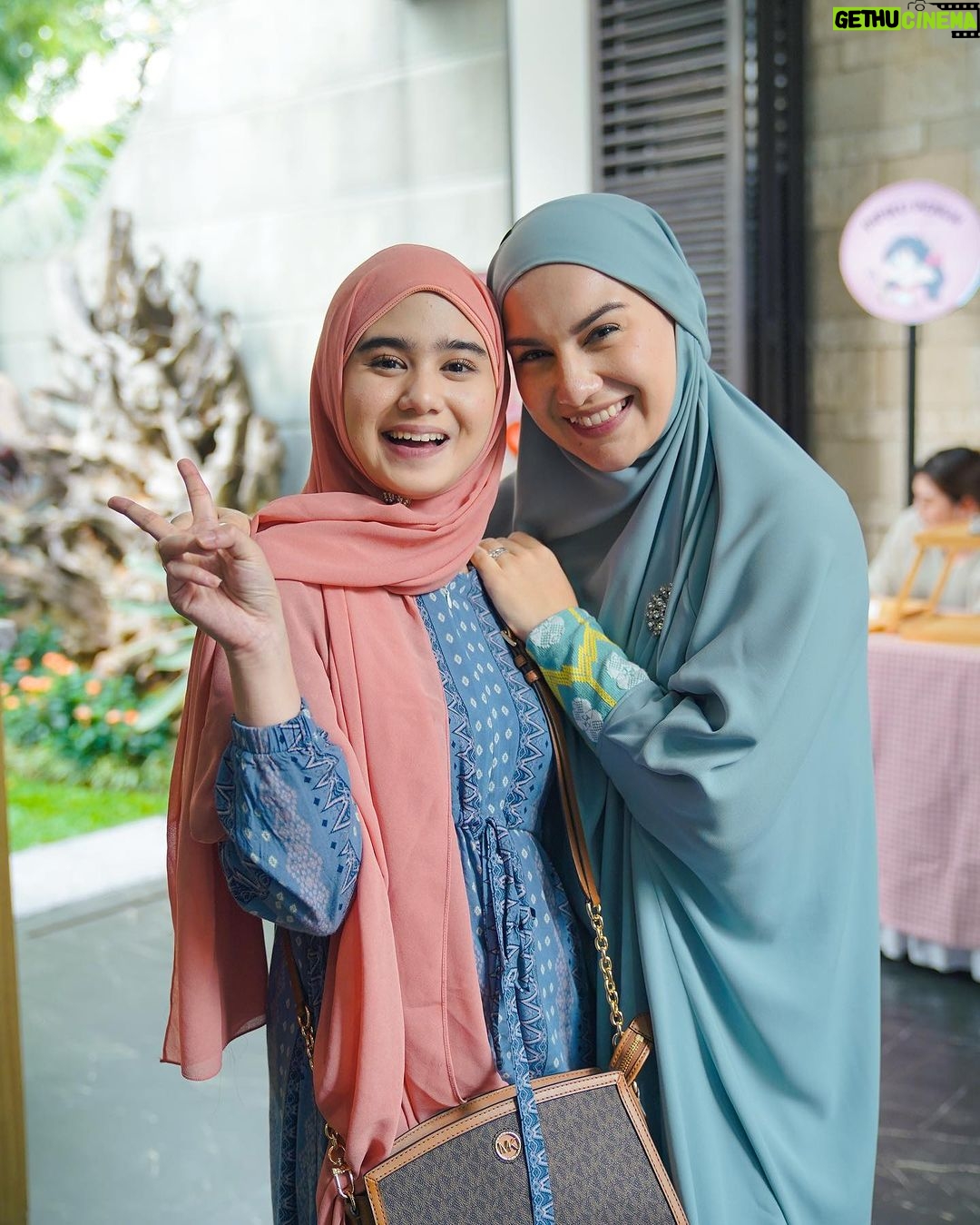 Irish Bella Instagram - Masya Allah Tabarakallah ✨ Makasih guru kita, sahabat kita, Kakaknda @_ummi_pipik_ atas sharing ilmu nya. Thank you kakak2ku semua, akhirnya yg iseng2 bikin group terealisasikan juga jadi sebuah kajian 😅 Semoga segala niat baik Allah ridhoi ☺️🫶🏼