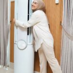 Irish Bella Instagram - Happy banget 🥰 Akhirnya punya AC Standing impian aku. Gree freair floor Standing GVC @greeindonesia AC inverter yang udah aku mau dari lama karena aku sangat suka fitur-fitur canggihnya. Dengan konsumsi daya lebih irit dan pendinginan lebih cepat. Sistem Air purifier dan sirkulasi udara dua arah dengan filter HEPA untuk memastikan udara yang dihembuskan AC segar dan sehat. Juga fitur yang paling aku suka Red Smart Sensor 🫶🏻 #ACBerkualitasPastiGree #GreeIndonesia #GreeAirCooler #CirculationAricooler