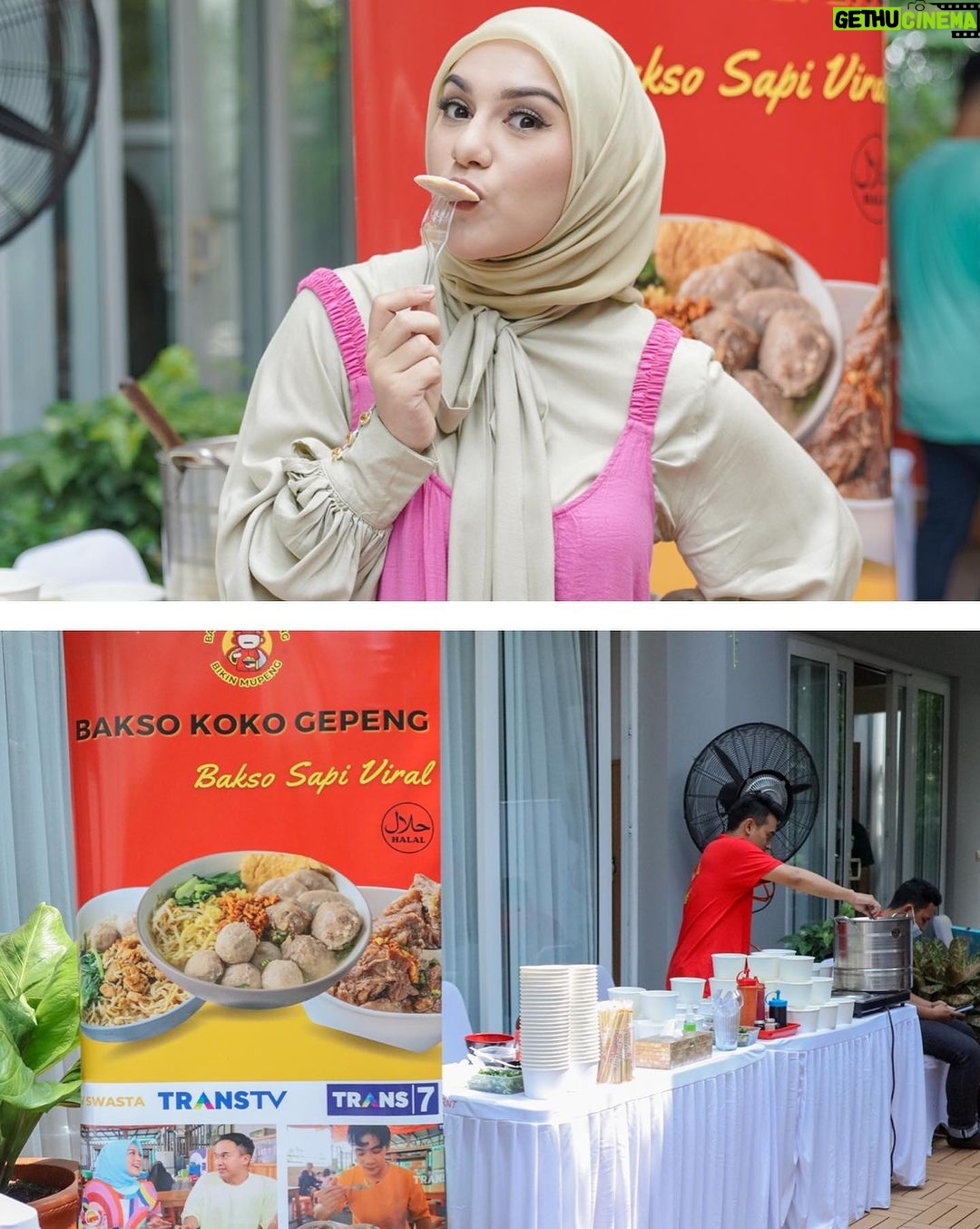 Irish Bella Instagram - Alhamdulillah, sederhana dan bermakna dalam acara syukuran satu tahun Amala. Semoga Amala menjadi anak perempuan yang soleha dan berbakti ke orang tua. Terima kasih untuk keluarga, teman-teman yang sudah datang dengan doa-doa dan harapan baik untuk Amala. Terima kasih juga untuk semua vendor yang sudah memberikan dukungan π€ Thanks too : Dekorasi : @thedesserttable.id Hampers : @mydreamgoodies Mochi : @pipikupenuh Ice cream : @paletaswey Bakso : @baksokokogepeng Tumpeng : @tumpengmini Teppanyaki : @Teppanlah Puding : @bukopandanbuna Cake : @lafarinepatisserie Snack Hampers : @mammadis_kitchen Dessert : @halla_kitchen