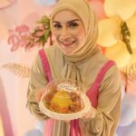 Irish Bella Instagram - Tumpeng udah jadi menu wajib yang harus ada di acara syukuran. Di acara syukuran satu tahun Amala, aku pesan tumpeng dari @tumpengmini karena rasanya enak, menunya lengkap, packagingnya cantik yang paling penting kualitas dan kebersihannya terjamin ya 🥰🫶🏼