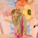 Irish Bella Instagram - Pertama kalinya Amala merayakan ulang tahun, di usia satu tahun. Dengan penuh syukur atas rezeki dan kesehatan yang Allah SWT berikan. Tentu momen berharga ini aku ingin memberikan yang terbaik walau sederhana, terutama dekorasi aku memilih @thedesserttable.id karena hasilnya selalu sesuai dengan yang aku mau, pengerjaannya juga cepat. Dan Alhamdulillah, dekorasi di syukuran satu tahun Amala begitu cantik dan lucu 🥰🫶🏼