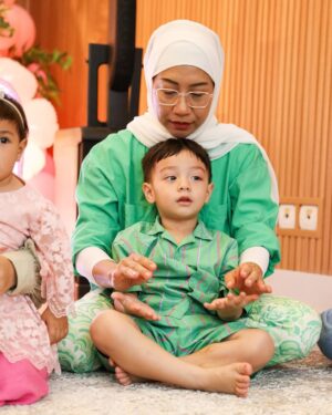 Irish Bella Instagram - Alhamdulillah, acara syukuran untuk Amala berjalan lancar .. 🥰

Walau sederhana tapi begitu khidmat karena bersama orang2 tersayang.. Terima kasih Allah diberikan Rizki yang berlimpah, Rizki sehat, kebahagiaan & dikelilingin orang2 baik. Masya Allah, sungguh kalau kita coba menghitung berapa banyak nikmat yg Allah sudah berikan, itu gak terbilang dengan angka ya? 😅

Thank jg untuk @thedesserttable.id yang sudah selalu mendekor dengan cantik 🥰❤️