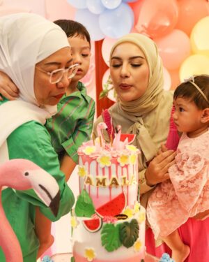 Irish Bella Instagram - Alhamdulillah, acara syukuran untuk Amala berjalan lancar .. 🥰

Walau sederhana tapi begitu khidmat karena bersama orang2 tersayang.. Terima kasih Allah diberikan Rizki yang berlimpah, Rizki sehat, kebahagiaan & dikelilingin orang2 baik. Masya Allah, sungguh kalau kita coba menghitung berapa banyak nikmat yg Allah sudah berikan, itu gak terbilang dengan angka ya? 😅

Thank jg untuk @thedesserttable.id yang sudah selalu mendekor dengan cantik 🥰❤️
