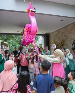Irish Bella Instagram - Alhamdulillah, acara syukuran untuk Amala berjalan lancar .. 🥰

Walau sederhana tapi begitu khidmat karena bersama orang2 tersayang.. Terima kasih Allah diberikan Rizki yang berlimpah, Rizki sehat, kebahagiaan & dikelilingin orang2 baik. Masya Allah, sungguh kalau kita coba menghitung berapa banyak nikmat yg Allah sudah berikan, itu gak terbilang dengan angka ya? 😅

Thank jg untuk @thedesserttable.id yang sudah selalu mendekor dengan cantik 🥰❤️