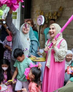Irish Bella Instagram - Alhamdulillah, acara syukuran untuk Amala berjalan lancar .. 🥰 Walau sederhana tapi begitu khidmat karena bersama orang2 tersayang.. Terima kasih Allah diberikan Rizki yang berlimpah, Rizki sehat, kebahagiaan & dikelilingin orang2 baik. Masya Allah, sungguh kalau kita coba menghitung berapa banyak nikmat yg Allah sudah berikan, itu gak terbilang dengan angka ya? 😅 Thank jg untuk @thedesserttable.id yang sudah selalu mendekor dengan cantik 🥰❤️