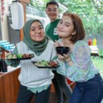 Irish Bella Instagram - Alhamdulillah, acara syukuran untuk Amala berjalan lancar .. 🥰 Walau sederhana tapi begitu khidmat karena bersama orang2 tersayang.. Terima kasih Allah diberikan Rizki yang berlimpah, Rizki sehat, kebahagiaan & dikelilingin orang2 baik. Masya Allah, sungguh kalau kita coba menghitung berapa banyak nikmat yg Allah sudah berikan, itu gak terbilang dengan angka ya? 😅 Thank jg untuk @thedesserttable.id yang sudah selalu mendekor dengan cantik 🥰❤️