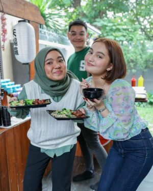 Irish Bella Instagram - Alhamdulillah, acara syukuran untuk Amala berjalan lancar .. 🥰

Walau sederhana tapi begitu khidmat karena bersama orang2 tersayang.. Terima kasih Allah diberikan Rizki yang berlimpah, Rizki sehat, kebahagiaan & dikelilingin orang2 baik. Masya Allah, sungguh kalau kita coba menghitung berapa banyak nikmat yg Allah sudah berikan, itu gak terbilang dengan angka ya? 😅

Thank jg untuk @thedesserttable.id yang sudah selalu mendekor dengan cantik 🥰❤️