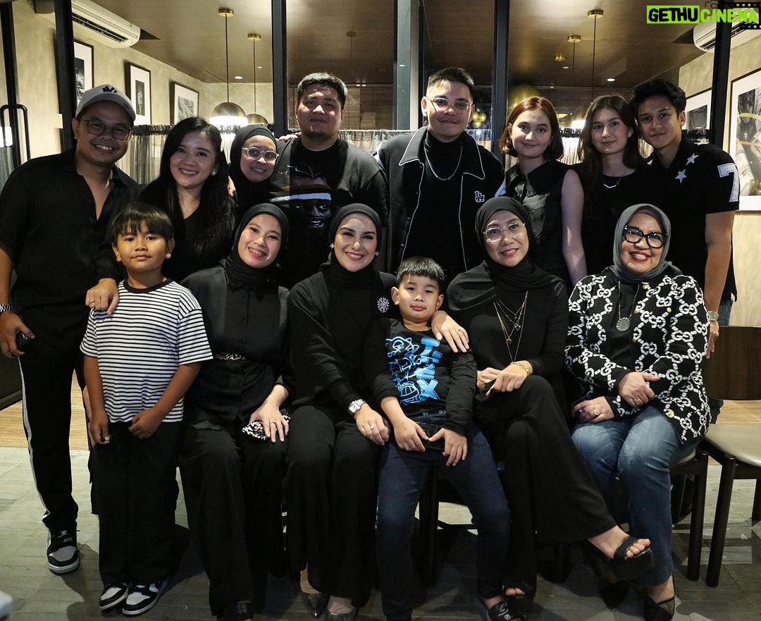 Irish Bella Instagram - Masih edisi ultahnya @seanivan08 β¨ Thank you @thedesserttable.id yang udah mau di repotin minta buatin dekor last minute π
π
Alhamdulilah Seneng bgt sama hasilnya! Gak pernah gagal, Membuat acaranya makin komplit.. Love bgt β¦ π«ΆπΌβΊοΈ