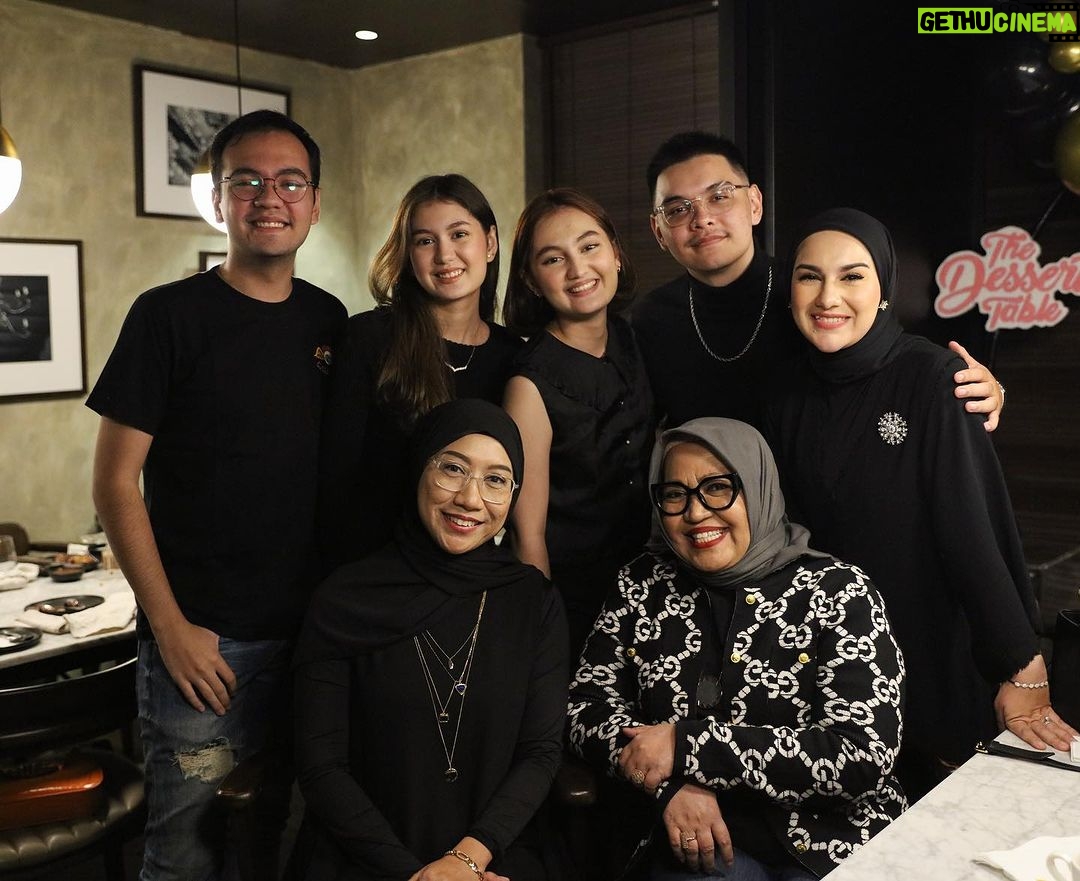 Irish Bella Instagram - Masih edisi ultahnya @seanivan08 β¨ Thank you @thedesserttable.id yang udah mau di repotin minta buatin dekor last minute π
π
Alhamdulilah Seneng bgt sama hasilnya! Gak pernah gagal, Membuat acaranya makin komplit.. Love bgt β¦ π«ΆπΌβΊοΈ