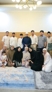 Irish Bella Instagram - Alhamdulillah, bisa menambah ilmu fiqih bersama keluarga dan teman-teman di kajian Hibell ✨ Semoga kita terus istiqomah dalam mencari ilmu 🩵 Terima kasih juga untuk semua vendor yang sudah ikut mendukung kajian ini ; Minuman kekinian by @hooladrinks Pelopor durian daun pisang by @jongkonglicious Bakwan malang by @bakwanmalang99 Catering by @vittoriacatering.official Arranger by @amra_organizer Tenda by @tendaawim Dessert by @bukopandanbuna Kue tampah & gorengan tampah by @sarasa.id Air Minerale @le_mineraleid Jamu @jamukinyiskinyis