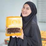 Irish Bella Instagram - Kemarin di acara kajian banyak yang suka sama roti keset dari @rotikeset.condet karena rasanya enak dan lembut 🥰 Roti keset favorit aku ini emang udah terjamin enak!! Rekomendasi banget ada di acara penting kalian juga buat cemilan ketika santai. Banyak varian rasa dan porsinya juga banyak 🫶🏻