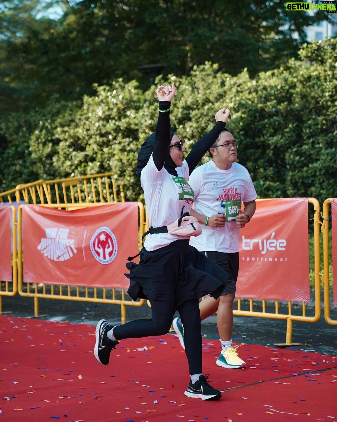 Irish Bella Instagram - Too much Fun !!! 🥳 @runforhumanityofficial