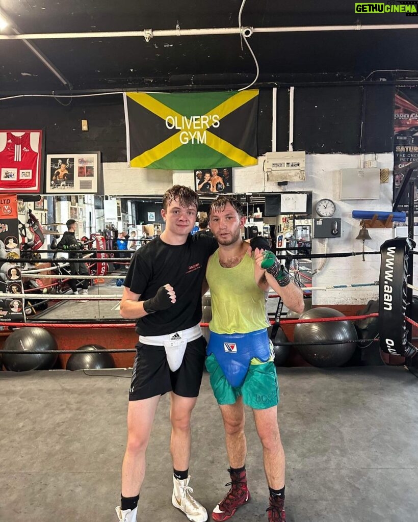 Isaac Lowe Instagram - Sum good rounds in the bank this morning over in Bolton at @eliteboxer with @stonehands11 feeling good 👊 #teamlowe @sauerlandbros @wassermanboxing