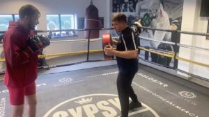 Isaac Lowe Instagram - Working on sum power drills this morning what time is with @stonehands11  #datesoon  #boxing  #teamlowe  #roadbacktothetop☝️
