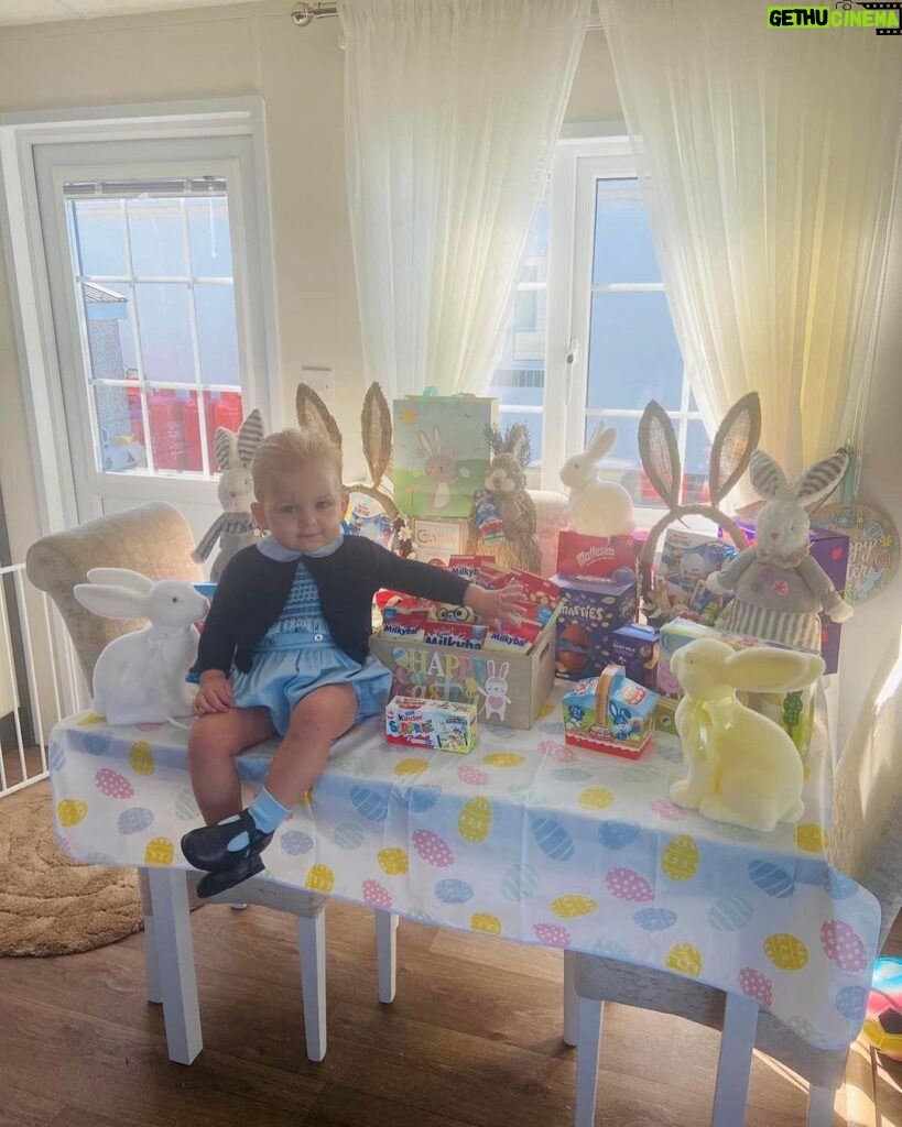 Isaac Lowe Instagram - My life 💙🌎🌎 ready for #easter #dadsbestfriend