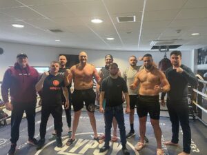 Isaac Lowe Instagram - #happyeaster #everyone  great Friday morning session done ✅ 22 rounds in the bank now time to put the feet up with the family ❤️ #haveagreatweekend 
@jimmyjamesharrington 
@joeboxerparker  @tysonfury  @cousins.brad  @tommyfury  @romanfury_