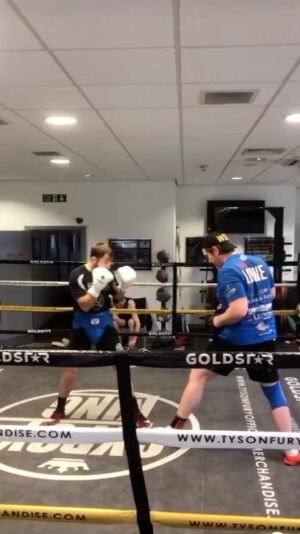Isaac Lowe Instagram - A good #Wednesday #done in the gym head down working always #newssoontocome  #teamlowe  #boxing #2023 #tranining  big shout  @goldstar.promotions  @wowhydrate  @havenfort_homes  @andyboothy  @jamesmcmillan78 @spencerbrownmrgoldstar  @jimmyjamesharrington  @sauerlandbros  #bigyear 👊👊💯💯💥💥