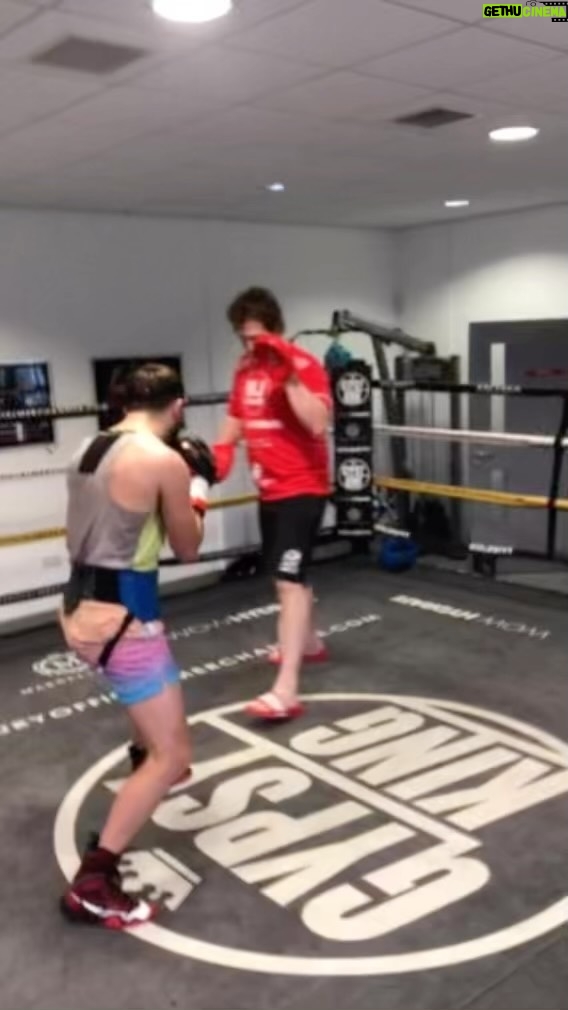 Isaac Lowe Instagram - #coolingdown #sparring slowly building #2023 🫵🏻💪🏻👌👊