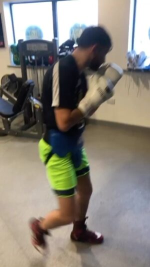 Isaac Lowe Instagram - Steady away in camp good days work in with the team #boxing  #training .  #teamlowe  #planing #whatsnext 👊👊👀👀👀💥💯 #2023 @jimmyjamesharrington  @wowhydrate  @havenfort_homes  @goldstar.promotions @allsoppandallsopp