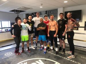 Isaac Lowe Instagram - Great 1st week in camp done with the team great fuck up 🆙 Friday session 20 rounds done ✅  #happypaddysday  No Guinness this year #teamlowe  a big #2023 awaits us 🍀🔝👌 @tysonfury  @kronksugarhill @jimmyjamesharrington  @burton_hosea @romanfury_ @cousins.brad