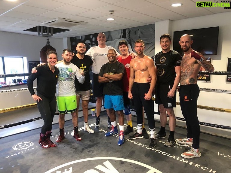 Isaac Lowe Instagram - Great 1st week in camp done with the team great fuck up 🆙 Friday session 20 rounds done ✅ #happypaddysday No Guinness this year #teamlowe a big #2023 awaits us 🍀🔝👌 @tysonfury @kronksugarhill @jimmyjamesharrington @burton_hosea @romanfury_ @cousins.brad Morecambe