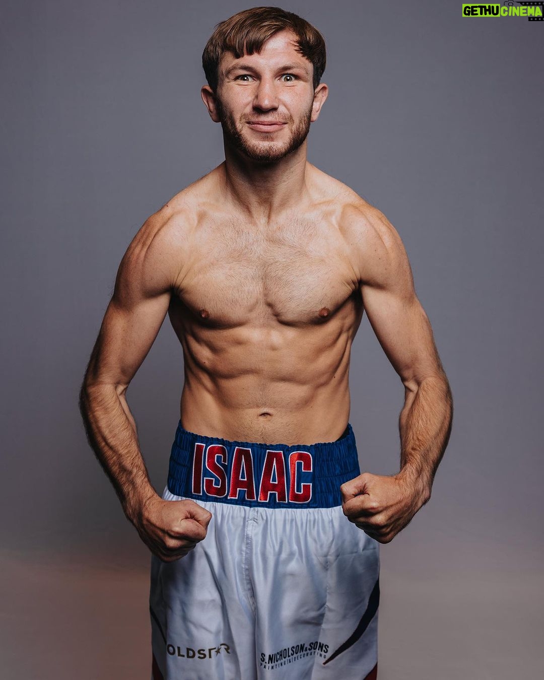 Isaac Lowe - 687 Likes - Focus and ready to go again after 7 moths were back to work 🙏🏻👊👊
#teamlowe #boxing
#rollonfriday
@stonehands11