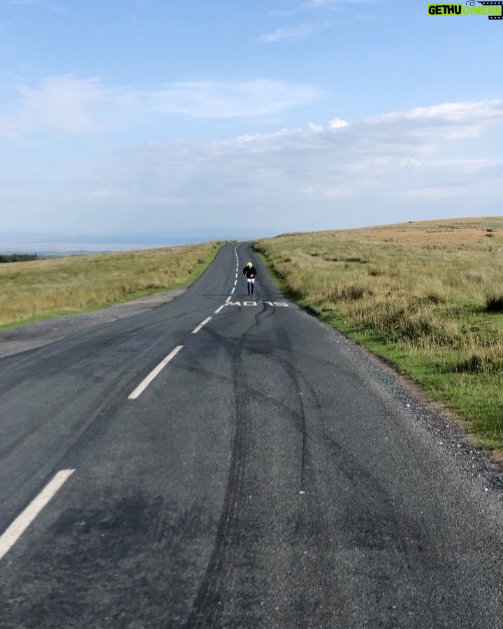 Isaac Lowe - 329 Likes - Last hill run of camp 🏕️ feeling great soon to be back on top #teamlowe #roadbacktothetop @stonehands11
@wassermanboxing
@sauerlandbros