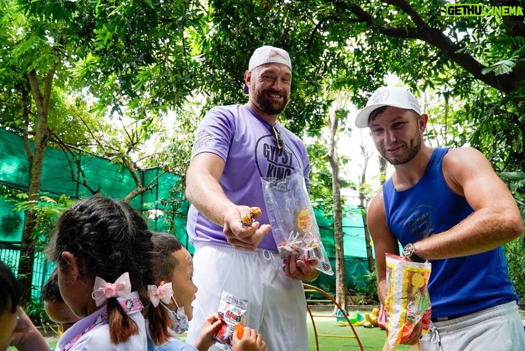 Isaac Lowe Instagram - Today really did take to me. We went to Bangkok orphanage to see the little kids. It really did open my eyes up and we don’t know how lucky we are to see these little kids faces to give them some drinks and sweets, 💙🌎 little things in life matter 🙏🏻🙏🏻🙏🏻