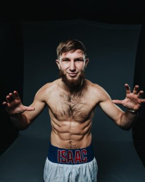 Isaac Lowe Instagram - It’s weight in day 👍🏻

Looking forward to getting in the ring tomorrow 

massive thank you for everyone has bought tickets and for the support 👍🙏🏻 

@wassermanboxing 
@sauerlandbros 

#teamlowe  end 2023 on a high 📈 

Going in to 2024 for sum big fights 

@davidcavan 📸📸