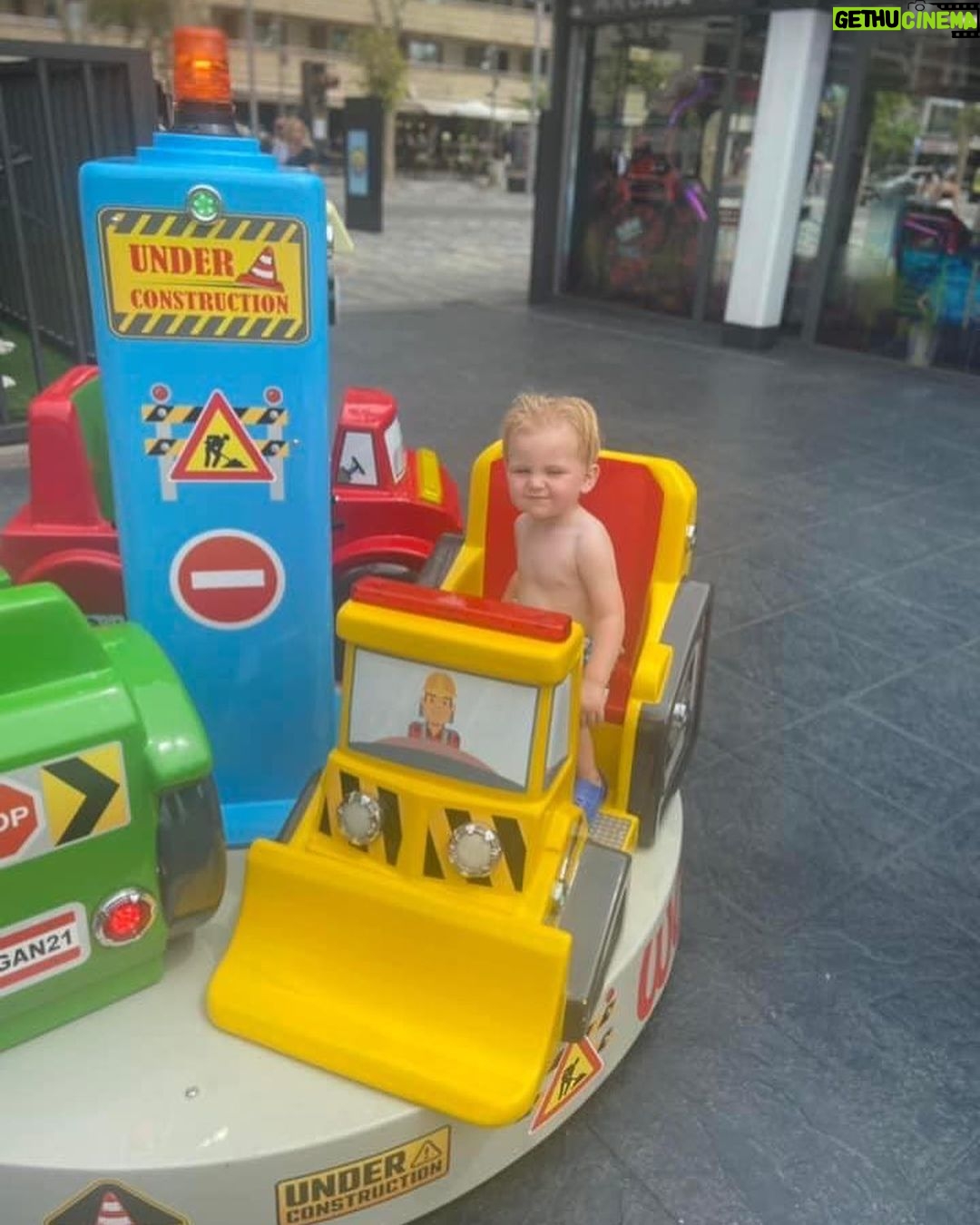 Isaac Lowe Instagram - #benidorm #family holiday break