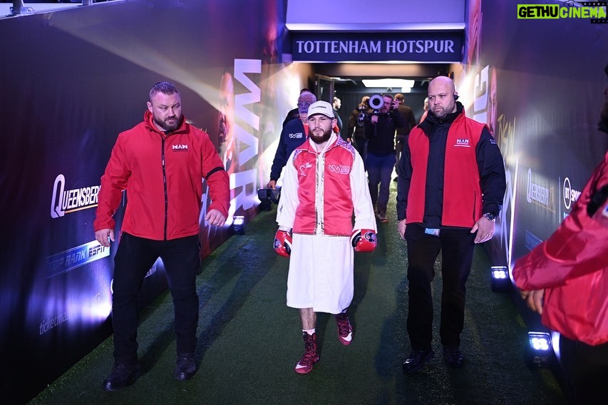 Isaac Lowe Instagram - Looking forward to doing a ring Walk again back in there fight announcement soon 🔜 #teamlowe #big2023 #busyyear getting my belts back 🔝🔜💥👊👊 #news soon 👀