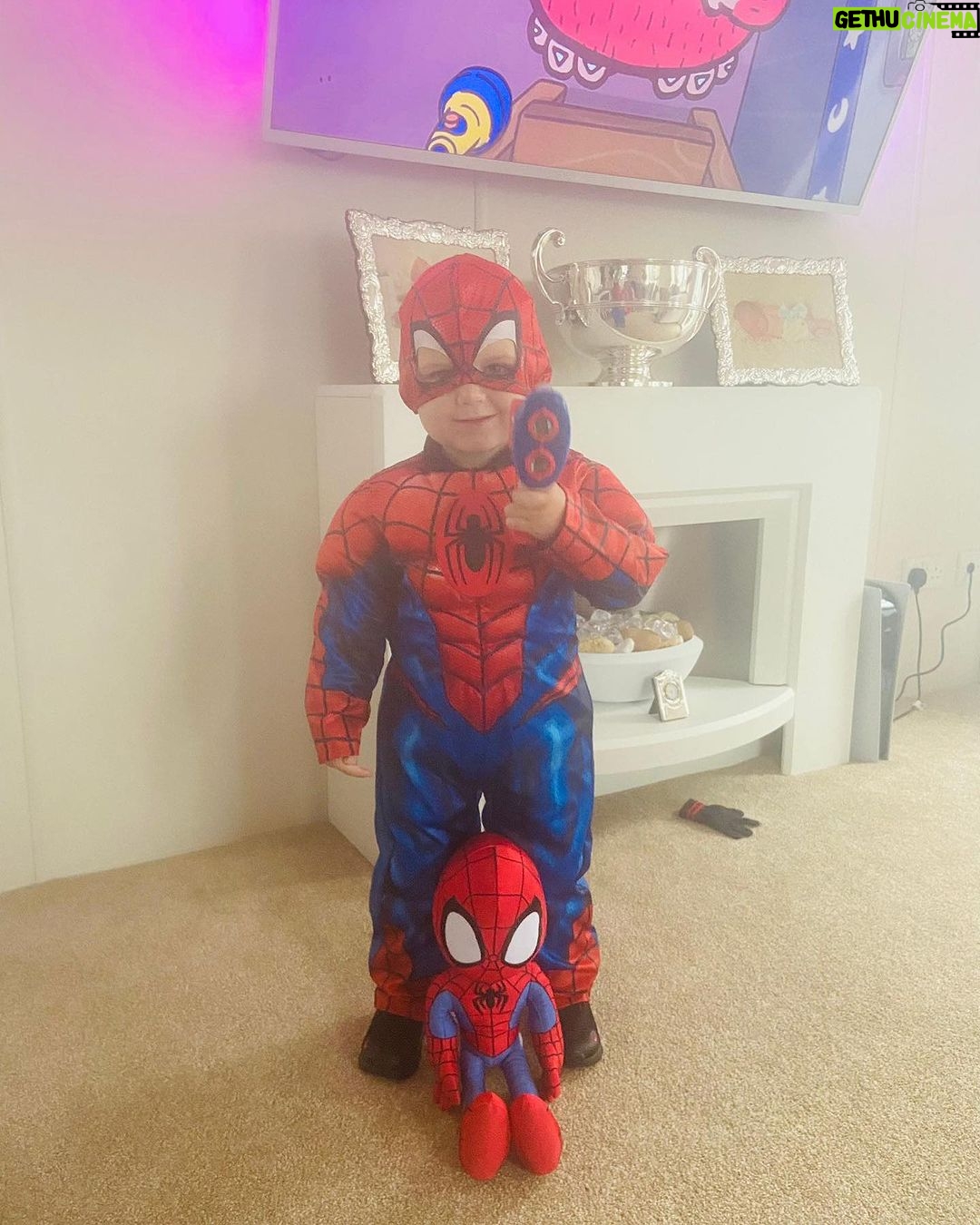 Isaac Lowe Instagram - My little spider-Man ready for Halloween 🎃 💙💙 @margaret.thompson.x Morecambe