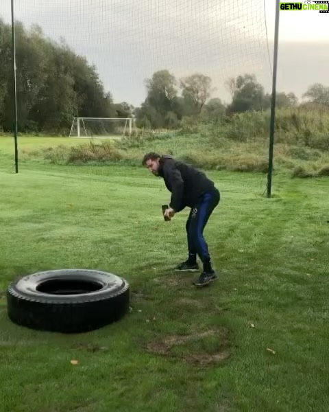 Isaac Lowe Instagram - Monday morning sprints and circuit done ✅ with @tommyfury 💥💥 Start the week of with a bang 🔥💥 @tommyfury @stonehands11 @gypsyjohnfury @jakelee28 @greg_thenutritionist Traning camp ⛺️