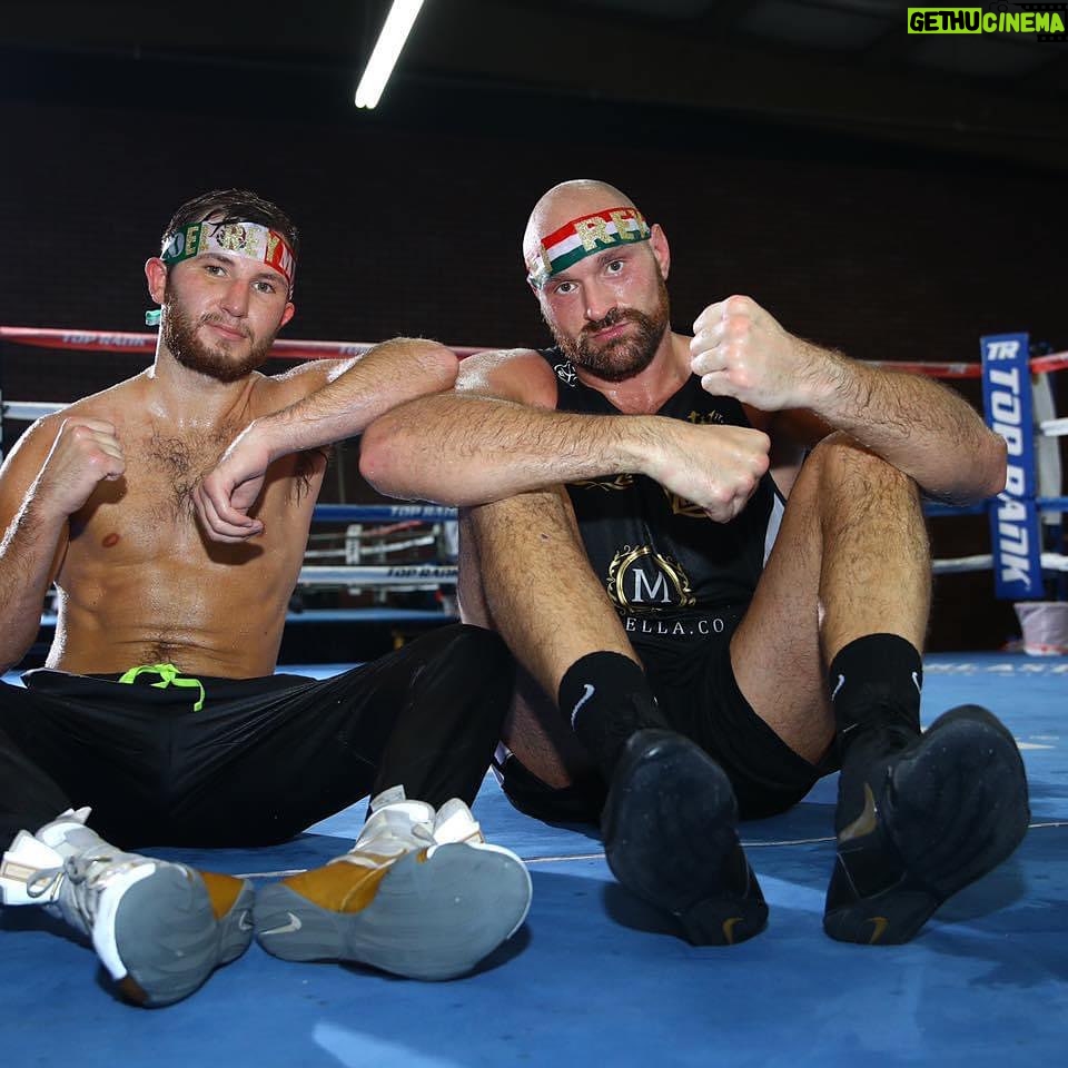 Isaac Lowe Instagram - Happy 35th birthday to the heavyweight champ of the world 🌎 @tysonfury have good one bro in camp I have. A cake 🎂 for u and a pint 🍺 😂 💙💙