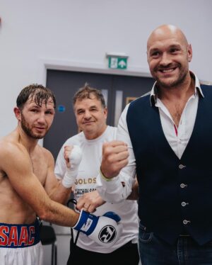 Isaac Lowe Instagram - Happy birthday 🎈 to good friend  and trainer who’s always bin ther for me I had my first amateur fight with him  age 10  and still with him 20years later 👋 💙  we keep it going have a good one @stonehands11 
#family  #friends  #boxing  we had sun laugh 😂