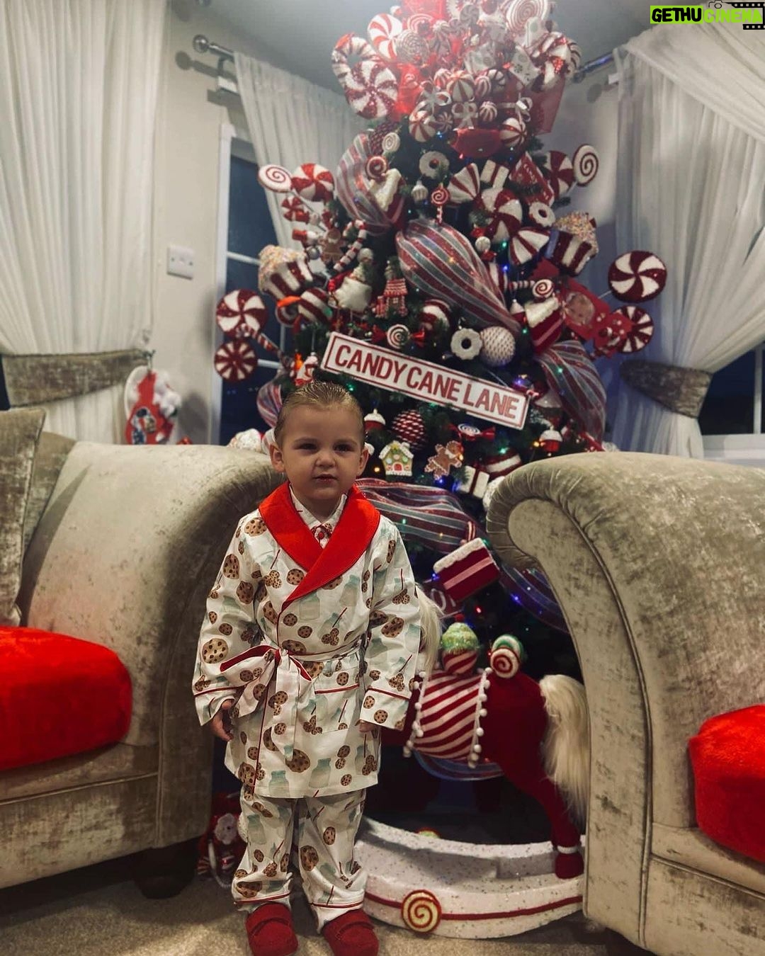 Isaac Lowe - 338 Likes - From the lowe family we would like to wish each and everyone of my family friends and supporters are very happy Christmas and have a good one make many memories we will see you in 2024 #marrychristmas🎄 @margaret.thompson.x
