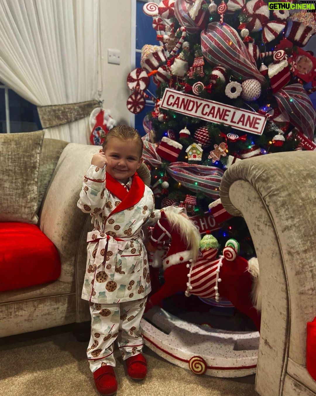 Isaac Lowe - 338 Likes - From the lowe family we would like to wish each and everyone of my family friends and supporters are very happy Christmas and have a good one make many memories we will see you in 2024 #marrychristmas🎄 @margaret.thompson.x