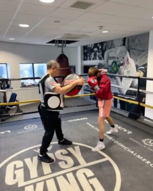 Isaac Lowe Instagram - #7days to go #camp is done ✅ 

Time to go to work 🥊 

@wassermanboxing 
@sauerlandbros