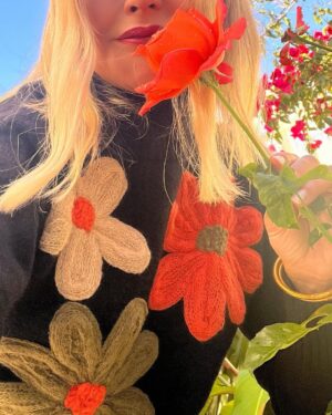 Isabel Angelino Instagram - Please Please Don’t Eat The Daisies 🌼 blusa @virgencita_acessorios