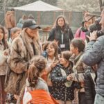 Isabel Angelino Instagram - Uma manhã passada em boa companhia com as crianças das Caf do ensino básico e o órgão executivo da @jfcascaisestoril @pedromoraissoarescascais @bibapitta @noelrogmenezes @ritaserracoelho Cascais Christmas Village