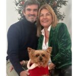 Isabel Angelino Instagram - Natal é Amor ❤️ Boas Festas 🎄 @manuelgiao #surymydog