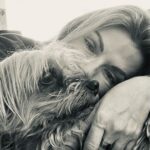Isabel Angelino Instagram - True love 🐾 #naoabandoneseupet #ilovemydog #surymydog