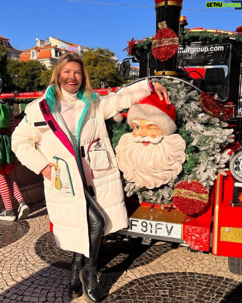 Isabel Angelino Instagram - Natal no Rossio Christmas Market 🎄 casaco @boho.chic.trendy_ ☃️ Praça Do Rossio