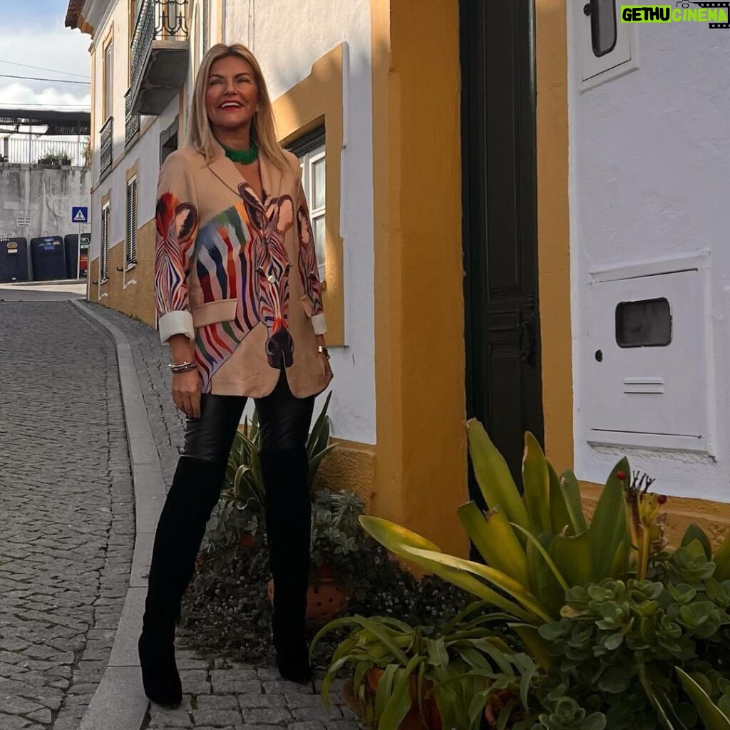 Isabel Angelino Instagram - Alentejo da minha alma …❤️ Bom dia e boa segunda feira ! . . . Casaco @turkanaturkana Mora, Portugal