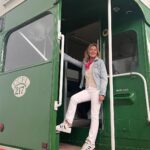 Isabel Angelino Instagram - Ainda vamos nós a caminho do fim de semana . Be happy 💚